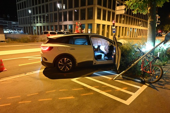 Unfall in St.Gallen nach Flucht vor der Polizei.