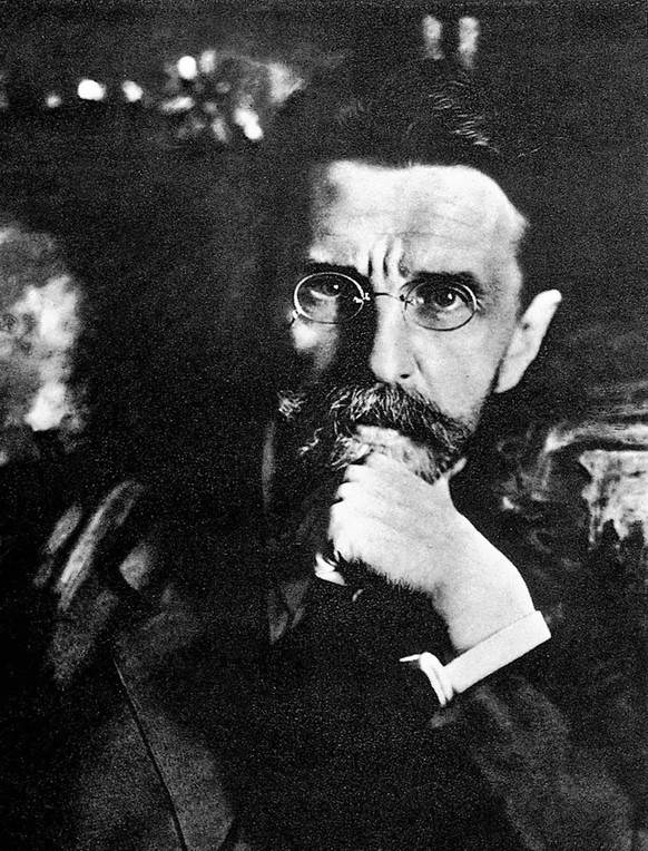 Maurice Conradi erschoss am Abend des 10. Mai 1923 den sowjetischen Diplomaten Wacław Worowski (Bild) in Lausanne.
https://commons.wikimedia.org/wiki/File:Vorovskiy_VV.jpg