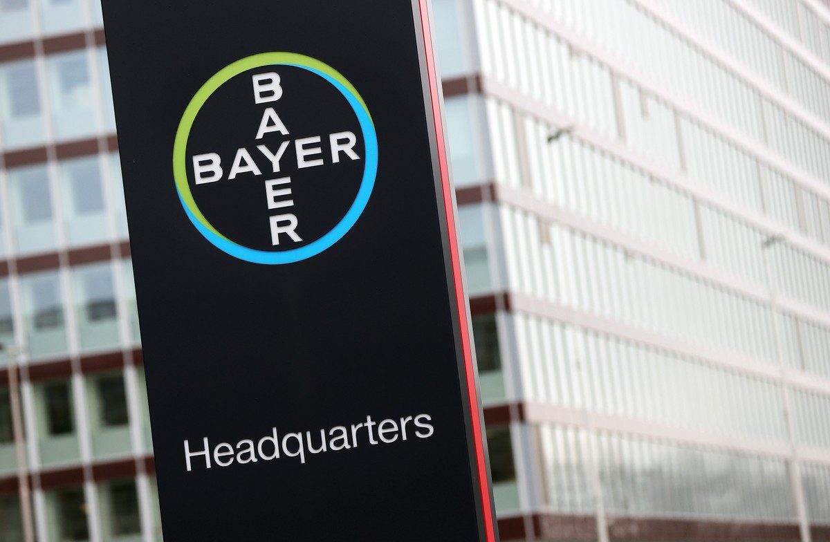 epa08251756 An exterior view of the German pharmaceutical company Bayer headquarters before the Bayer's balance press conference in Leverkusen, Germany, 27 February 2020. EPA/FRIEDEMANN VOGEL