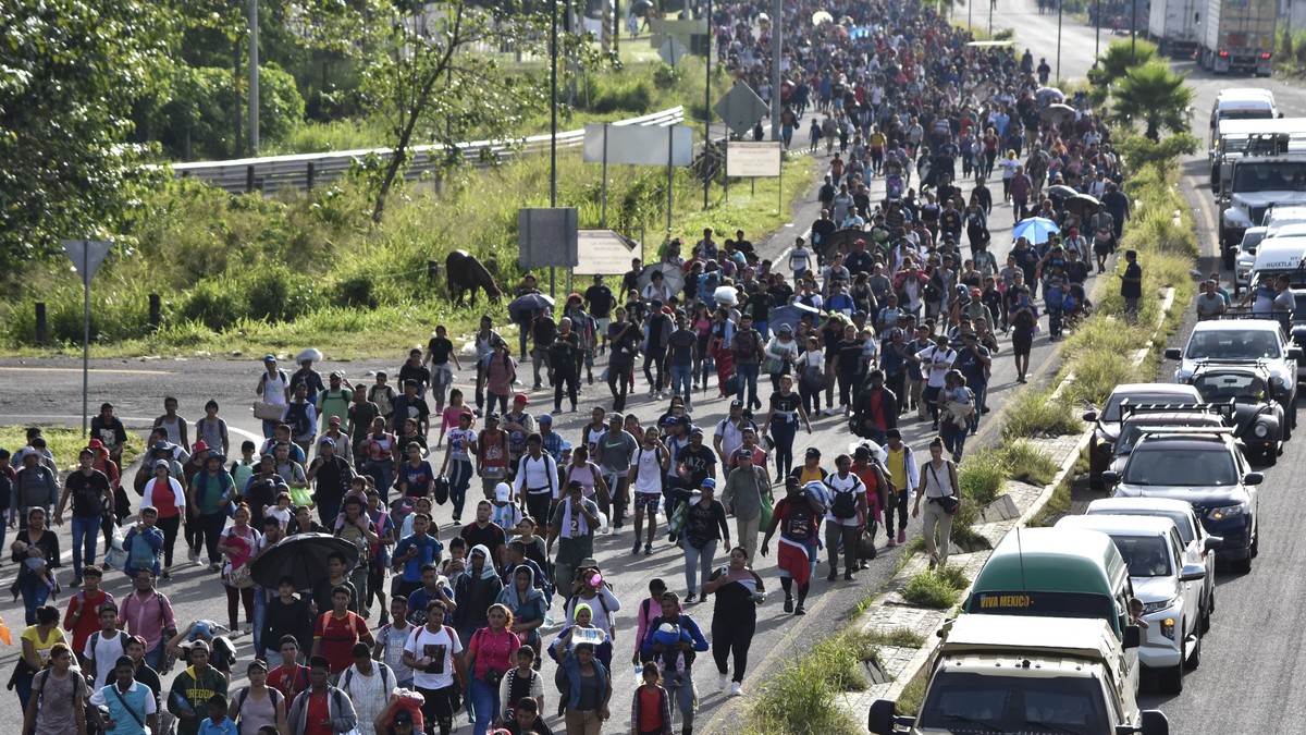 Thousands of migrants move through Mexico towards the US.  Experts: The world would not be sufficiently prepared for a new pandemic
