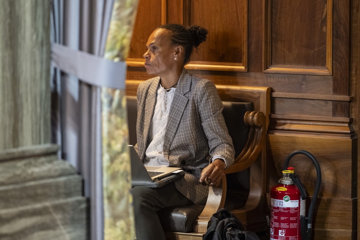 Die Direktorin der Direktion fuer Entwicklung und Zusammenarbeit DEZA, Patricia Danzi, verfolgt die Debatte ueber die Finanzierung der Entwicklungszusammenarbeit, an der Herbstsession der Eidgenoessis ...