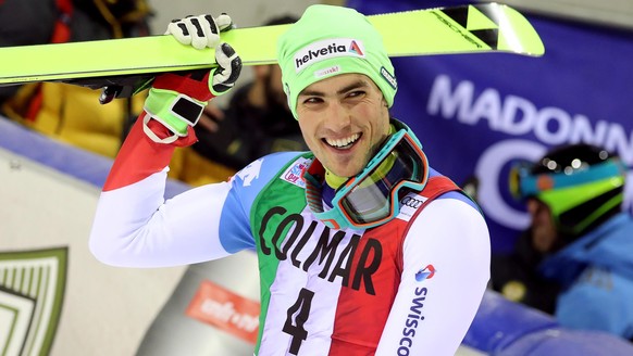 epa07245808 Daniel Yule of Switzerland celebrates in the finish area after winning the Men&#039;s Slalom race at the FIS Alpine Skiing World Cup in Madonna di Campiglio, Italy, 22 December 2018. EPA/A ...