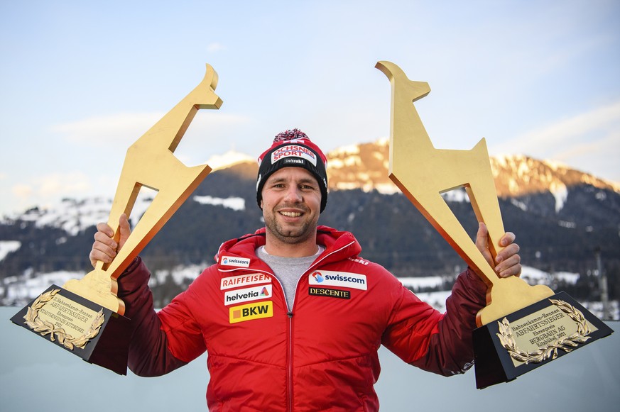 ARCHIV - ZUR BEKANNTGABE DES RUECKTRITTS VON BEAT FEUZ VOM ALPINEN SKIRENNSPORT STELLEN WIR IHNEN FOLGENDES ARCHIVMATERIAL ZUR VERFUEGUNG - epa08962492 Beat Feuz of Switzerland poses for photographs w ...