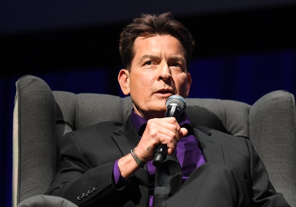 epa07138334 US actor Charlie Sheen is seen on stage during his &#039;An Evening With Charlie Sheen&#039; live show, hosted by Australian television presenter Richard Wilkins, at Melbourne Convention C ...