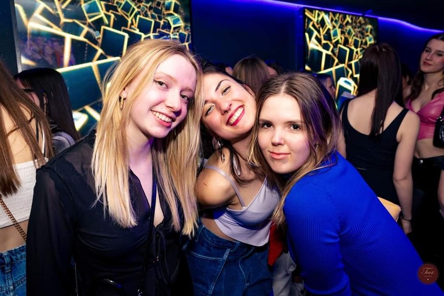 Party photo with optical illusion
