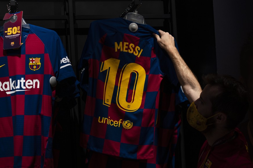 Müssen die Messi-Trikots im Barça-Fanshop bald abgehängt werden?