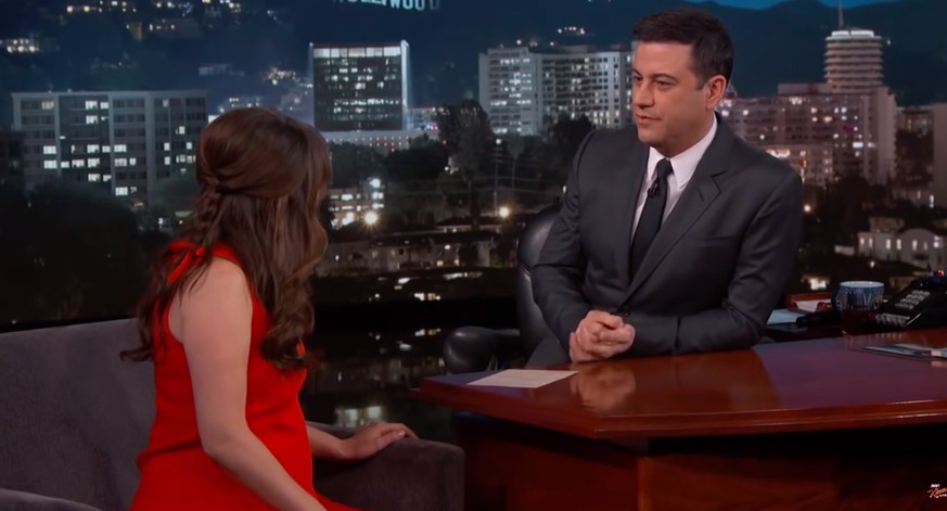 Zooey Deschanel bei Jimmy Kimmel.