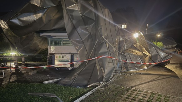 In Illnau-Effretikon ZH hat der Sturm am Donnerstagabend besonders heftige Spuren hinterlassen..