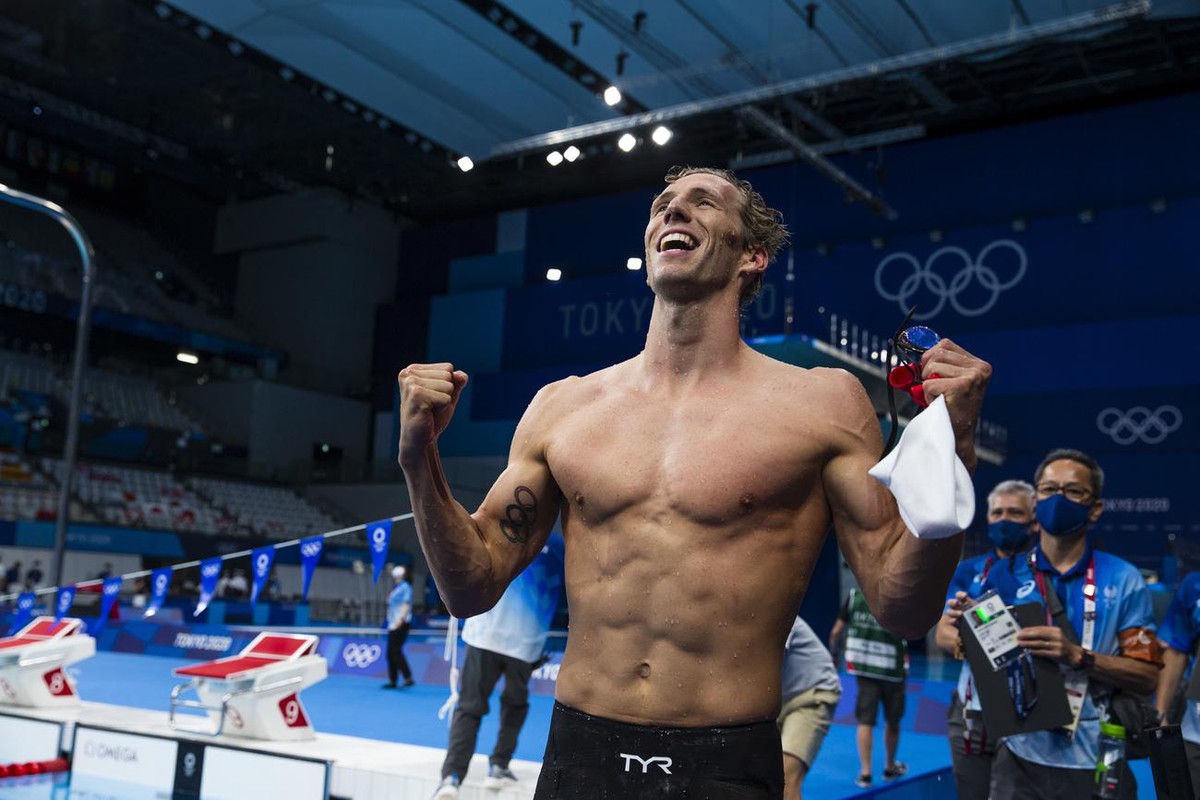 epa09378054 Jeremy Desplanches of Switzerland celebrates after finishing third in the men's 200m Individual Medley Final during the Swimming events of the Tokyo 2020 Olympic Games at the Tokyo Aq ...
