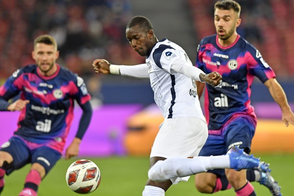 Der Zuercher Assan Ceesay beim Fussballspiel der Super League FC Zuerich gegen den FC Lugano im Stadion Letzigrund in Zuerich am Samstag, 16. Oktober 2021. (KEYSTONE/Walter Bieri)