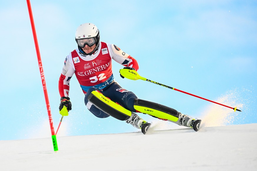epa12528852 Laurie Taylor of Britain in action during the first round of the men&#039;s slalom at the FIS Alpine Skiing World Cup in Levi, Finland, 16 November 2025. EPA/KIMMO BRANDT