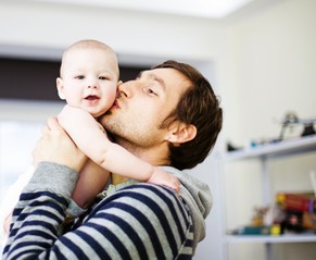 So schön! Vater und Baby.