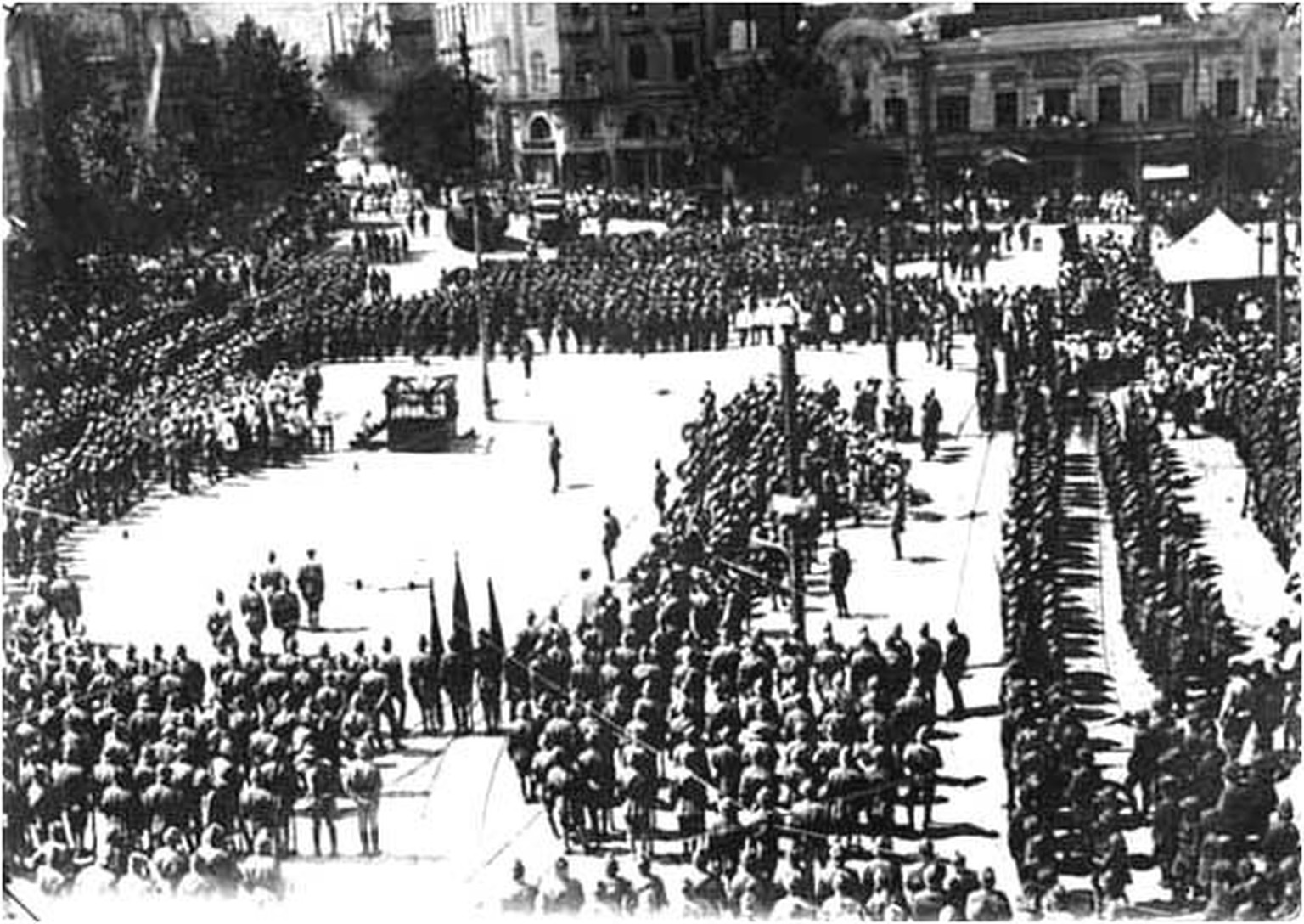 Parade der Roten Armee in Tiflis, 1921.
https://de.wikipedia.org/wiki/Geschichte_Georgiens#/media/Datei:Red_Army_in_Tbilisi_Feb_25_1921.jpg