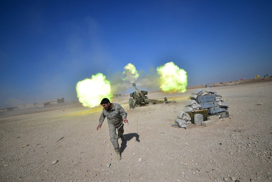 Popular Mobilization Forces (PMF) fires towards Islamic State militants during a battle with Islamic State militants, west of Mosul,Iraq February 22, 2017. REUTERS/Stringer EDITORIAL USE ONLY. NO RESA ...