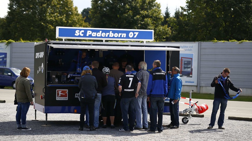 Überschaubar: Der Ansturm auf den Fanshop des SC Paderborn hält sich in Grenzen.
