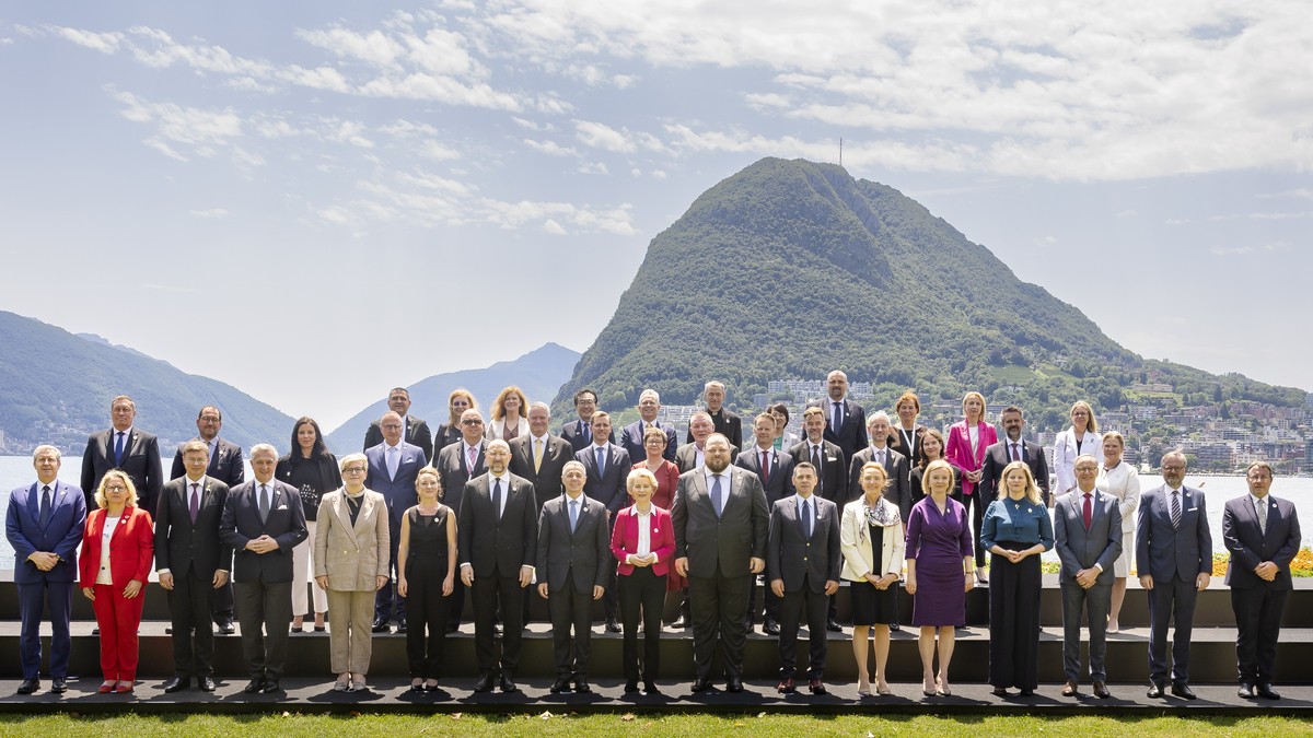 epa10052168 Swiss President of the National Council Irene Kaelin (6-L), Ukrainian Prime Minister Denys Shmyhal (7-L), Swiss President and Minister of Foreign Affairs Ignazio Cassis (8-L), Ursula Von d ...