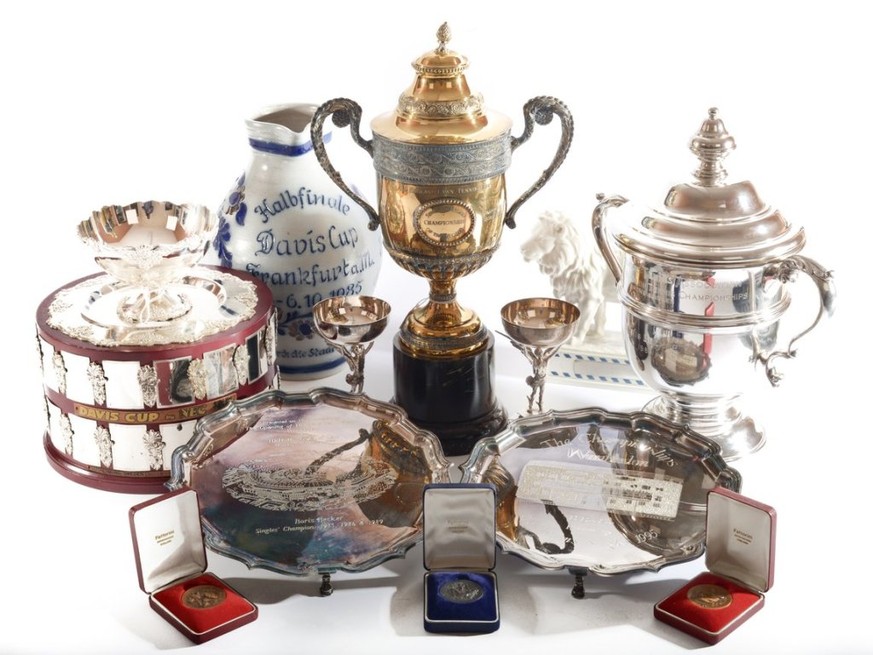 Insgesamt stehen 82 Objekte zum Verkauf, auch Schläger, Fotos und Uhren des einstigen Tennis-Weltranglistenersten Boris Becker.