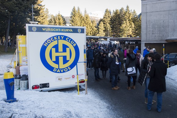 Auch die Wurscht-Kurvä in Davos lockt für die Champions League nicht genügend Zuschauer an.