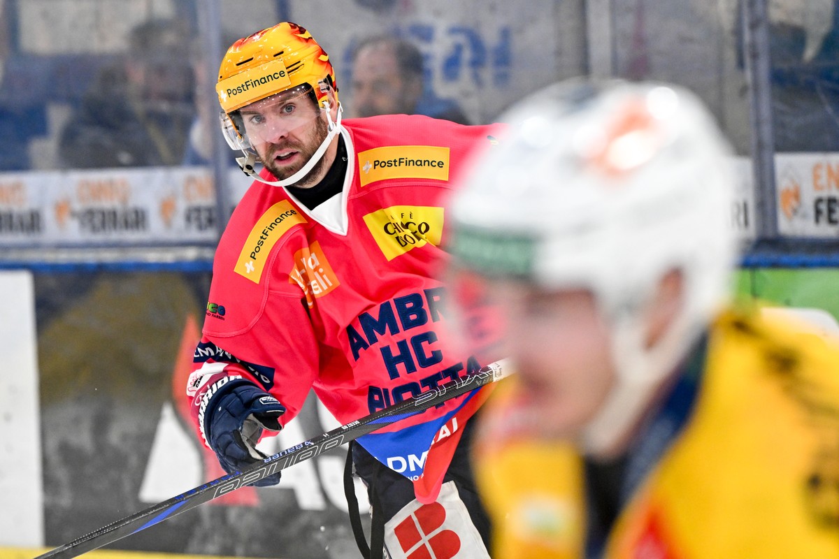 PostFinance Top Scorer Christopher DiDomenico (HCAP) in action, during the regular season National League game between HC Ambri Piotta and HC Davos at the ice stadium Gottardo Arena, Switzerland, Febr ...