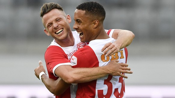 Thuns Marvin Spielmann, rechts, und Stefan Glarner feiern ihren Treffer zum 2:0 im Fussball Meisterschaftsspiel der Super League zwischen dem FC Thun und dem FC Lausanne-Sport, am Samstag, 19. August  ...