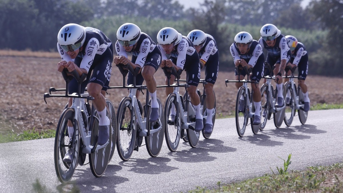 epa12326974 Riders of Q36.5 in action during the fifth stage of the La Vuelta a Espana cycling race, a 24.1 km team time trial in Figueres, Girona, Spain, 27 August 2025. EPA/Javier Lizon