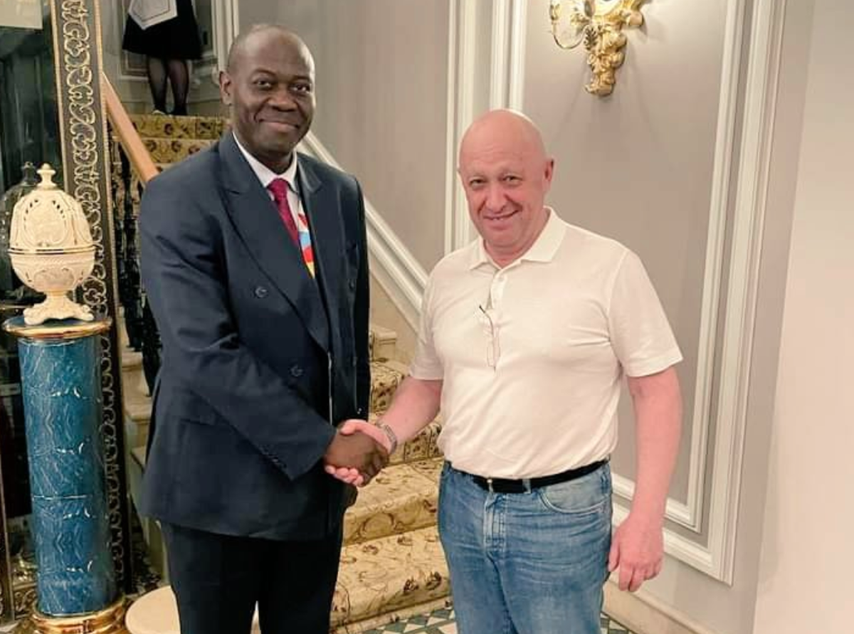 Evgueni Prigojine réapparaît sommet Russie-Afrique à Saint-Pétersbourg.