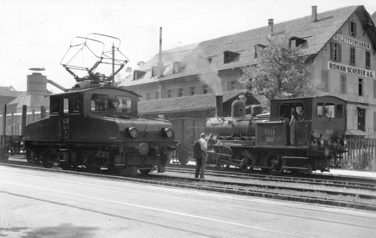 The shunting facility at the Kupferhammer in Kriens: directly behind it was the wood factory Scherer.  Statue from circa 1920.