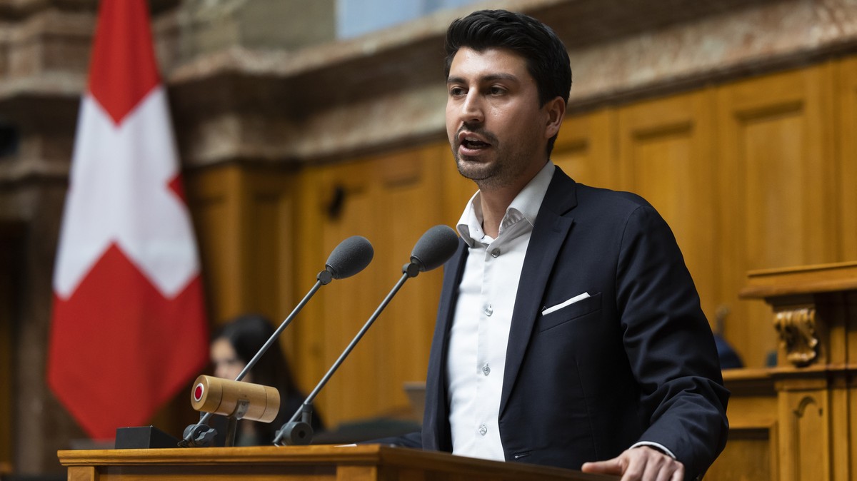 Fabian Molina, SP-ZH, spricht waehrend der Debatte um die Motion "Zusammenarbeit von Nationalrat und Legislative Yuan (Taiwan) verstaerken", waehrend der Sondersession der Eidgenoessischen R ...
