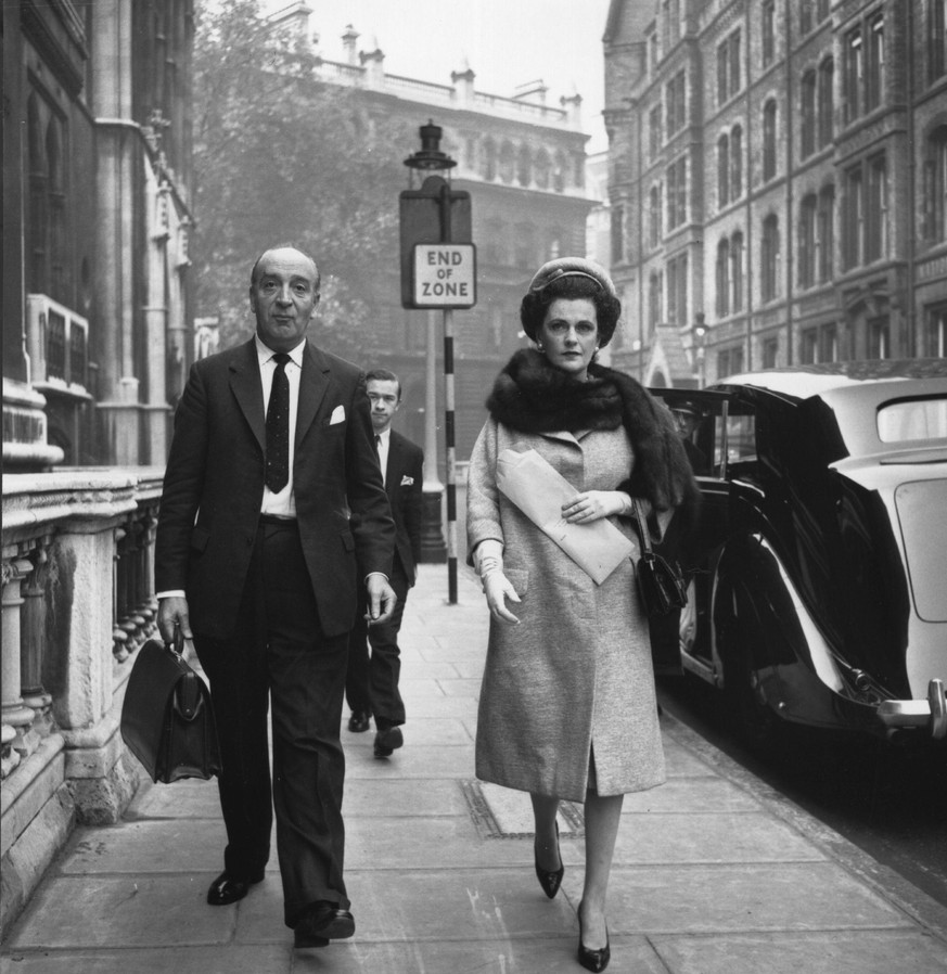 Arriving At Court
The Duchess of Argyll arrives at court with her solicitor for the start of her divorce proceedings, October 1962. (Photo by Evening Standard/Getty Images)