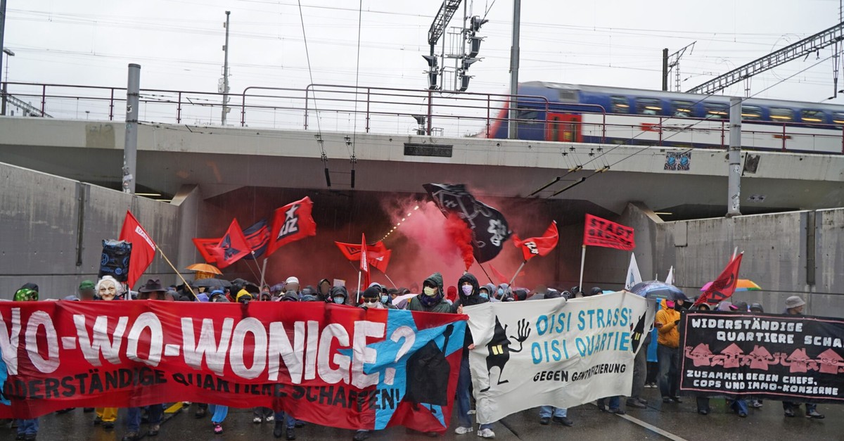 Mehrere-hundert-Personen-protestieren-in-Z-rich-gegen-Wohnungskrise