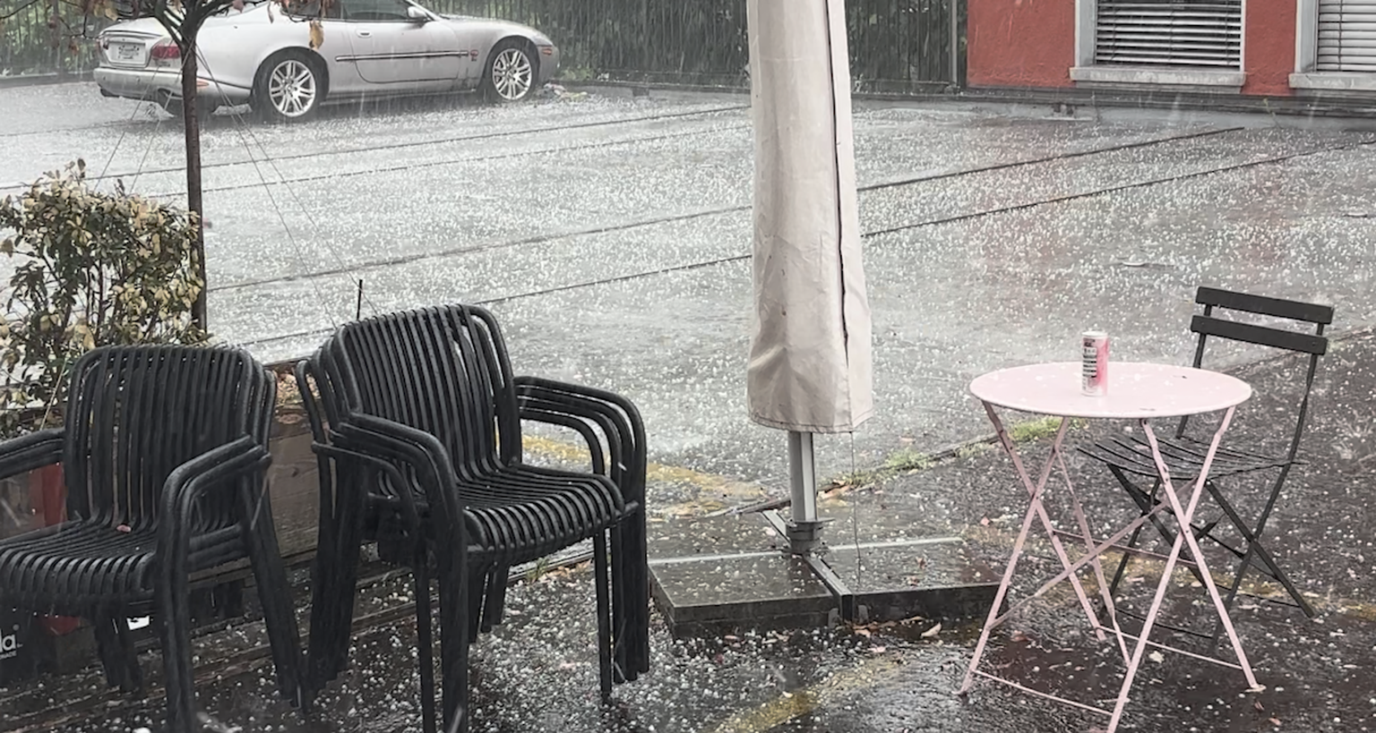 Gewitterfront zieht über die Schweiz und bringt Hagel und Regen