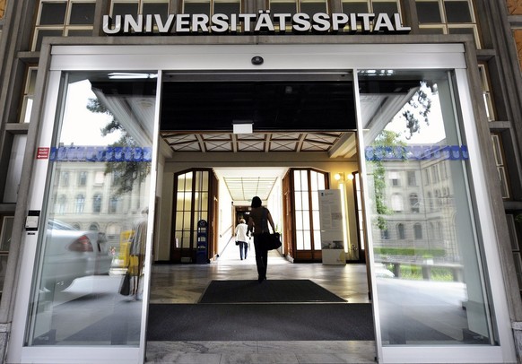 Haupteingang des Universitaetsspital Zuerich USZ in Zuerich am Mittwoch, 26. Mai 2010. (KEYSTONE/Walter Bieri)