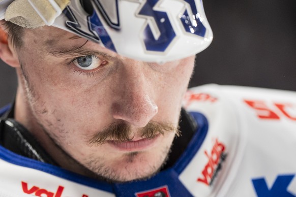 Torhueter Ludovic Waeber (EHCK) nach dem fuenften Playoff Viertelfinalspiel der Eishockey National League zwischen den ZSC Lions und dem EHC Kloten und der Swiss Life Arena in Zuerich. (KEYSTONE/Til B ...