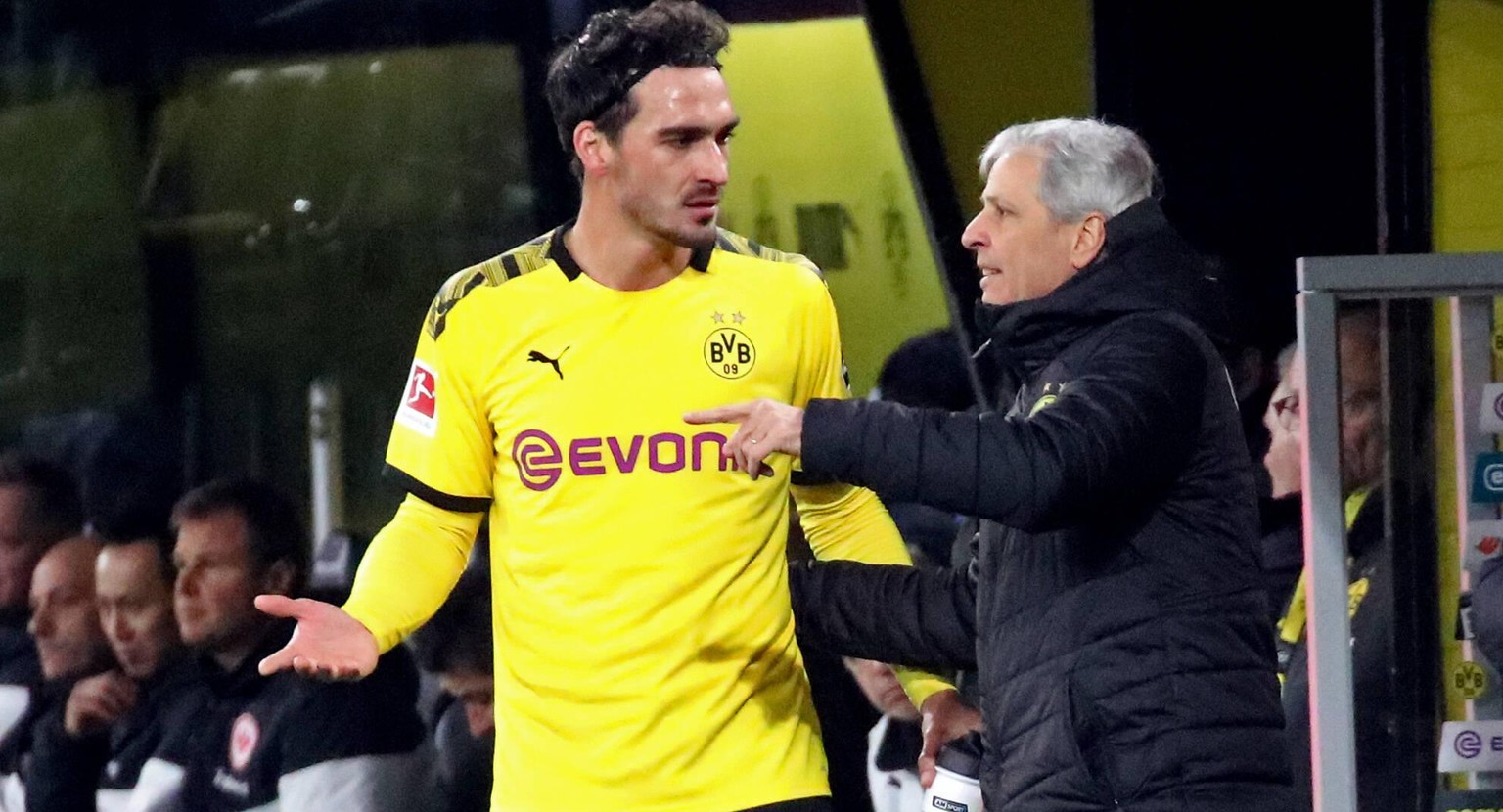 Borussia Dortmund - Eintracht Frankfurt Deutschland, Dortmund, 14.02.2020, Fussball, Bundesliga, Saison 2019/2020, Borussia Dortmund - Eintracht Frankfurt: v.l. Mats Hummels Borussia Dortmund, Lucien  ...