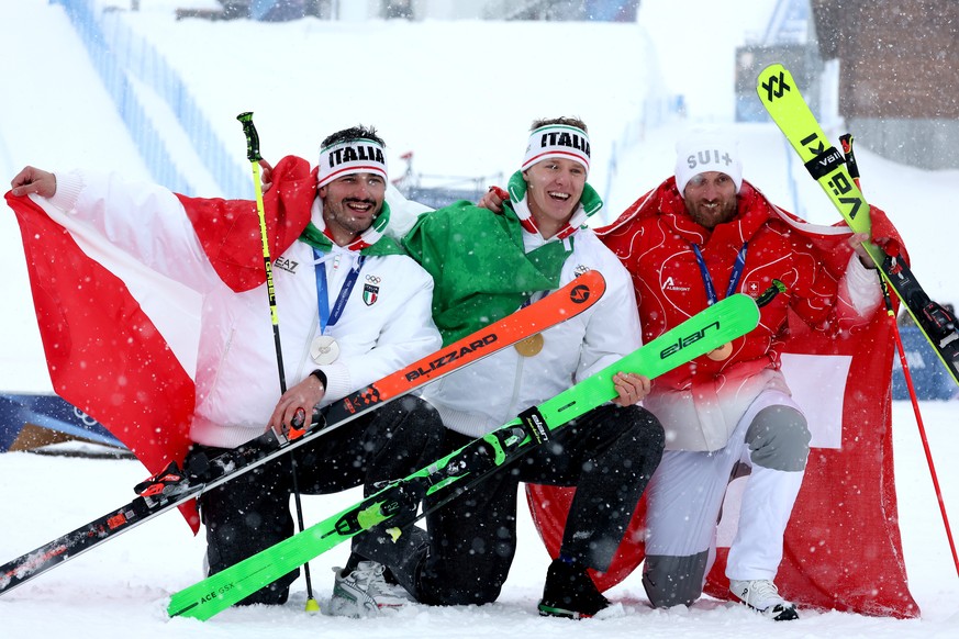 epa12764672 (from L) Silver medalist Federico Tomasoni of Italy, gold medalist Simone Deromedis of Italy and bronze medalist Alex Fiva of Switzerland celebrate during the medal ceremony for the Men  ...