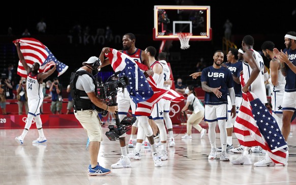 epa09402552 Kevin Durant (foreground) of the US and teammates celebrate after winning the Men&#039;s Basketball final between France and USA at the Tokyo 2020 Olympic Games at the Saitama Super Arena  ...