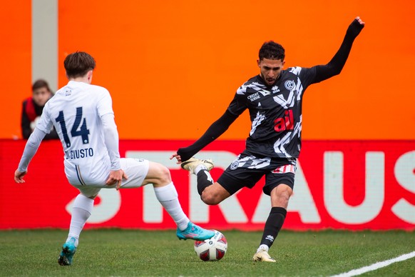 Lugano&#039;s player Hicham Mahou, right, fights for the ball with Zurich&#039;s player Nevio Di Giusto left, during the Super League soccer match between FC Lugano against FC Zurich at the Cornaredo  ...