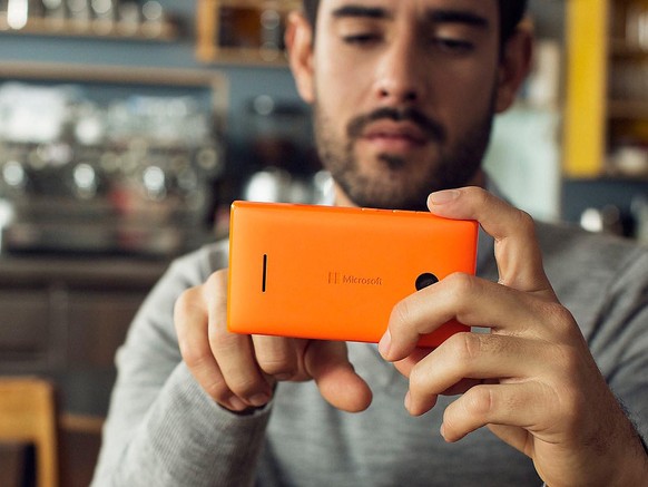 Technische Daten: 4-Zoll-Display, 5 Megapixel-Kamera, 1 GB RAM, 8 GB interner Speicher (mit Speicherkarte um 128 GB erweiterbar), 30-GB-Gratis-Onlinespeicher).