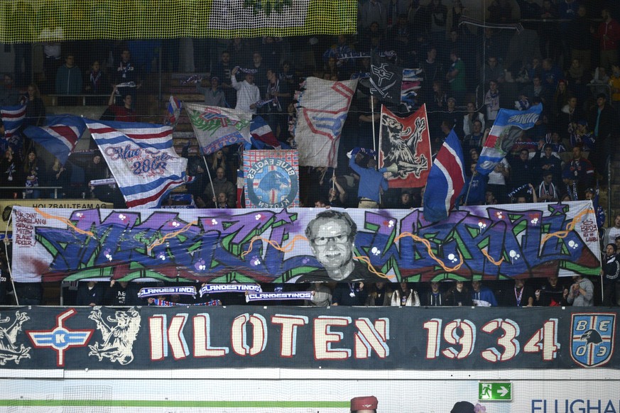 03.03.2015; Kloten; Eishockey NLA Platzierungsspiel - Kloten Flyers - HC Fribourg Gotteron; 
Transparent von den EHC Kloten Flyers Fans
(Nick Soland/freshfocus)