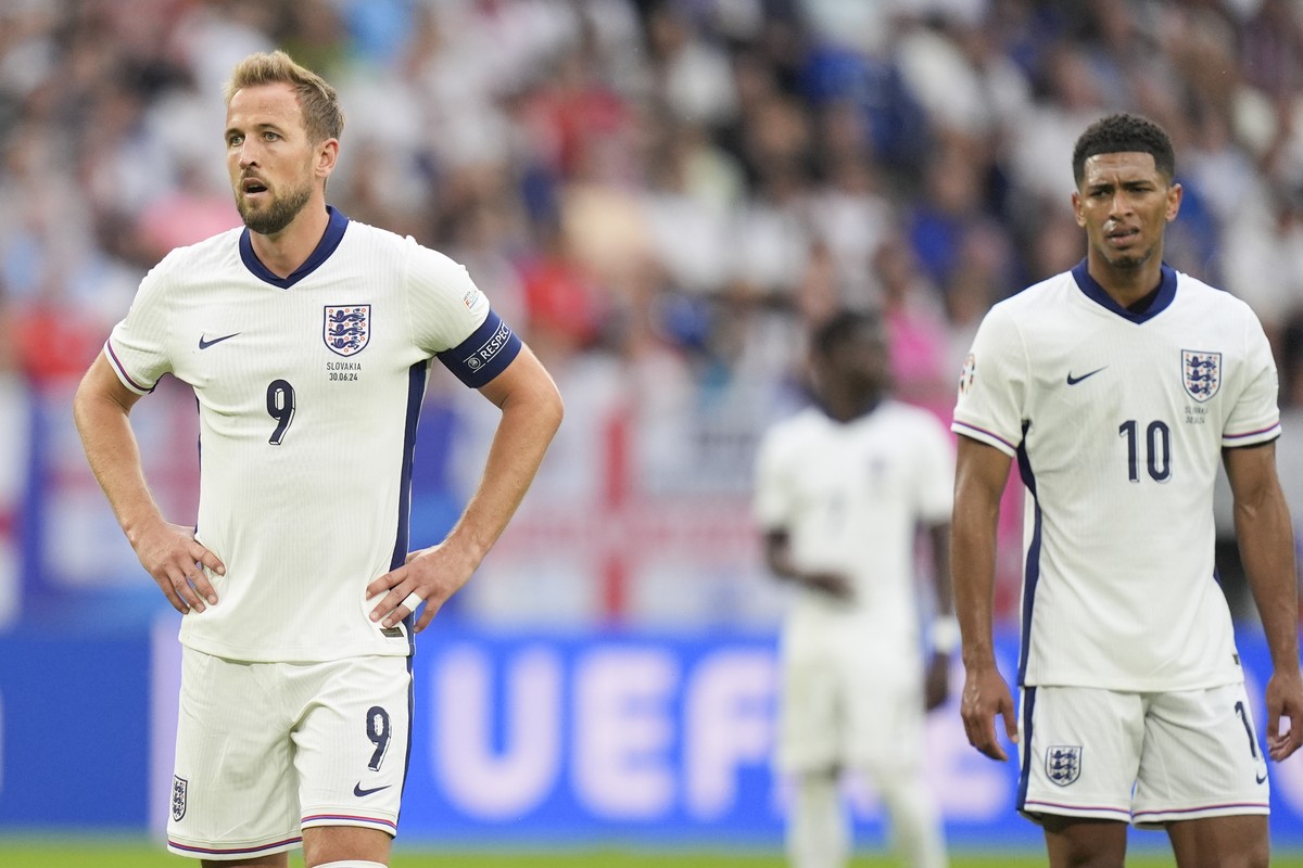 England's Harry Kane, left, and Jude Bellingham stand on the pitch during a round of sixteen match between England and Slovakia at the Euro 2024 soccer tournament in Gelsenkirchen, Germany, Sunda ...