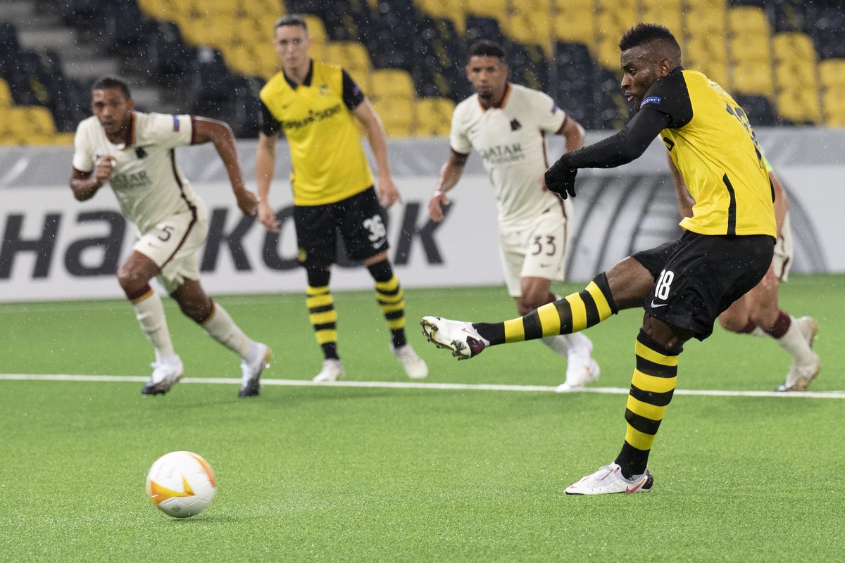 Young Boys' Jean-Pierre Nsame, scores the 1:0, during the UEFA Europa League group stage group A matchday 1 soccer match between Switzerland's BSC Young Boys Bern and Italy's AS Roma, a ...