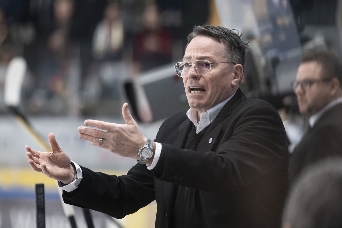Lugano's Head Coach Chris McSorley, during the preliminary round game of National League (NLA) Swiss Championship 2021/22 between HC Lugano against Geneve Servette HC at the ice stadium Corner Ar ...