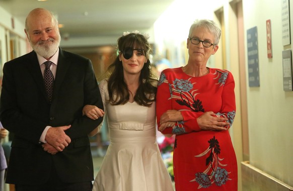 NEW GIRL, from left: Rob Reiner, Zooey Deschanel, Jamie Lee Curtis, The Curse of the Pirate Bride , Season 7, ep. 707, aired May 15, 2018. photo: Patrick McElhenney / Fox / Courtesy: Everett Collectio ...