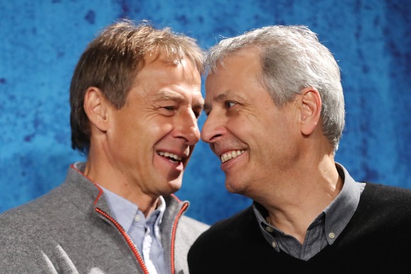 epa08035699 Hertha&#039;s head coach Juergen Klinsmann (L) and Dortmund&#039;s head coach Lucien Favre (R) attend a press conference after the German Bundesliga soccer match between Hertha BSC and Bor ...