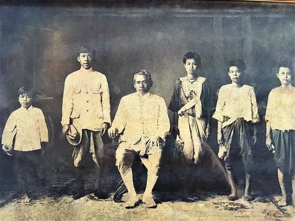 Gimsua Timkrajang sriracha sauce thailand 1930er https://media.npr.org/assets/img/2019/01/04/20181113_094316_custom-d2d8196eec5aa01fb8ae0e89b1fc20b819b1783e-s800-c85.webp