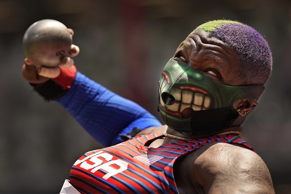 Raven Saunders, of the United States, competes in the final of the women&#039;s shot put at the 2020 Summer Olympics, Sunday, Aug. 1, 2021, in Tokyo. (AP Photo/David J. Phillip)