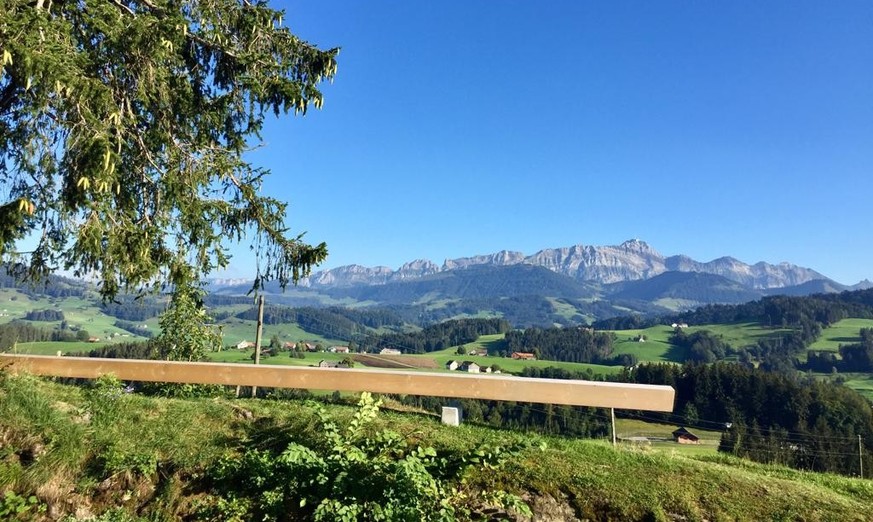 Rauszeit Schönste Aussichtsbänkli der Schweiz Aussichtssitzbank Sitzbank Waldstatt Holzweg