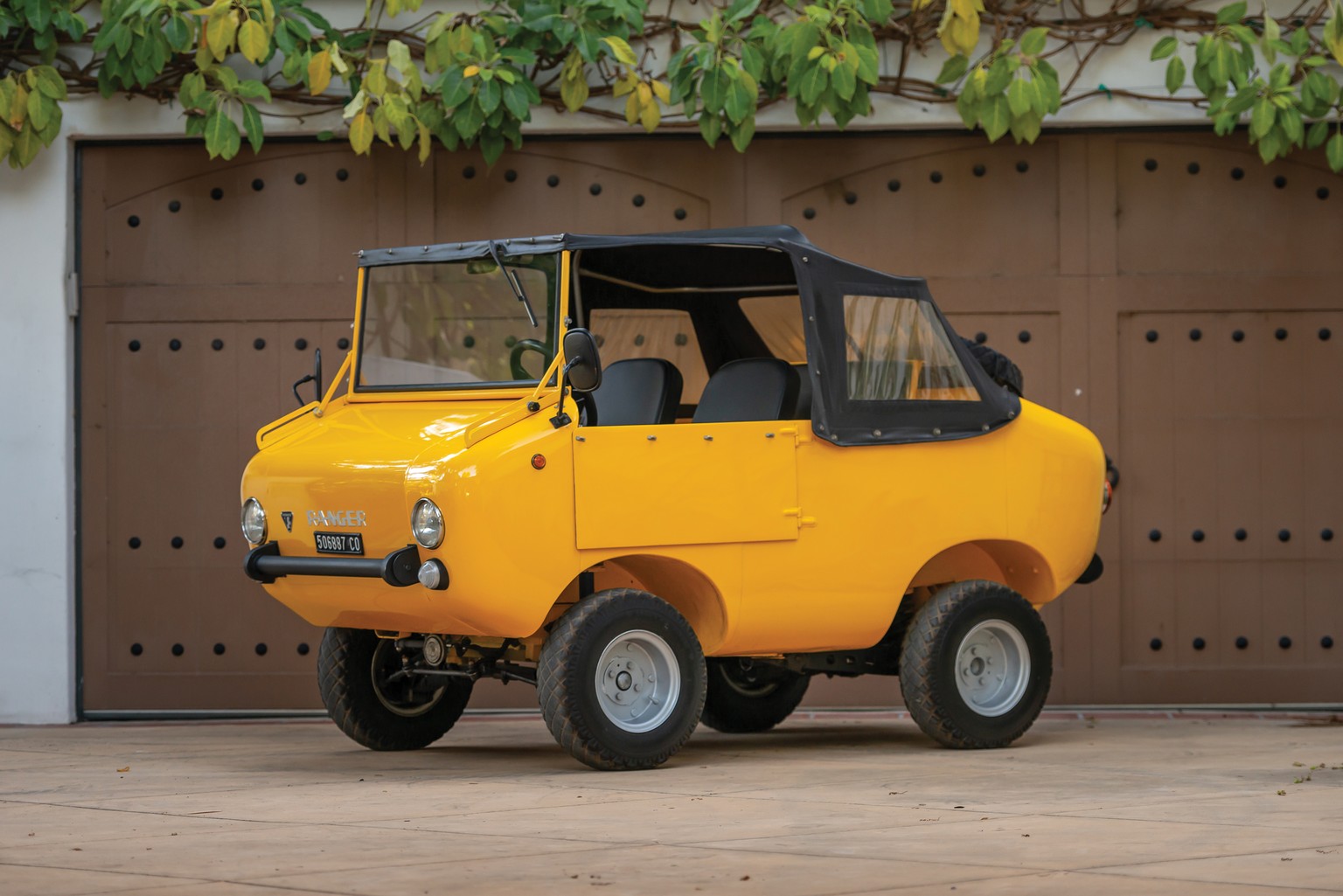 Ferves Ranger Fiat 500 jeep retro auto 

https://silodrome.com/ferves-ranger/