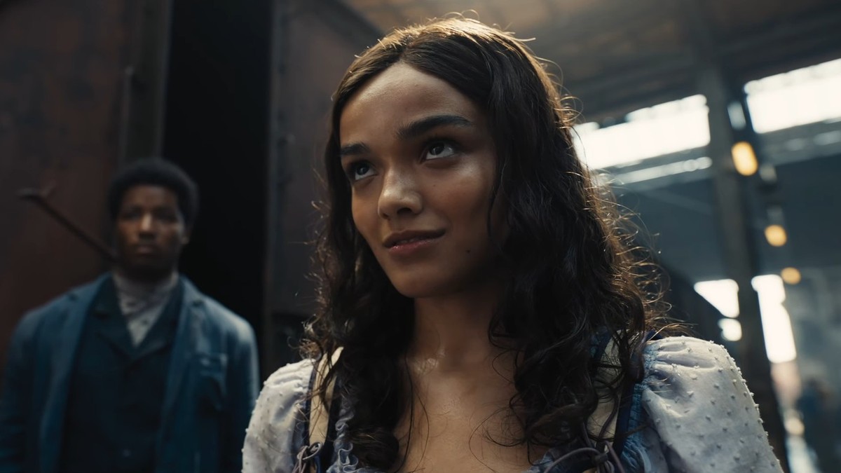 Lucy Gray Baird (Rachel Zegler) est la nouvelle héroïne du film, qui prend place 64 ans avant la saga originale.
