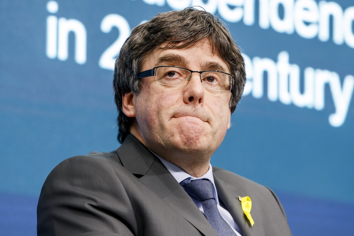 epa06642671 (FILE) - Carles Puigdemont, Catalan leader, addresses his speech during a panel titled 'Does independence still matter in 21st century Europe?' at the Graduate Institute Geneva,  ...